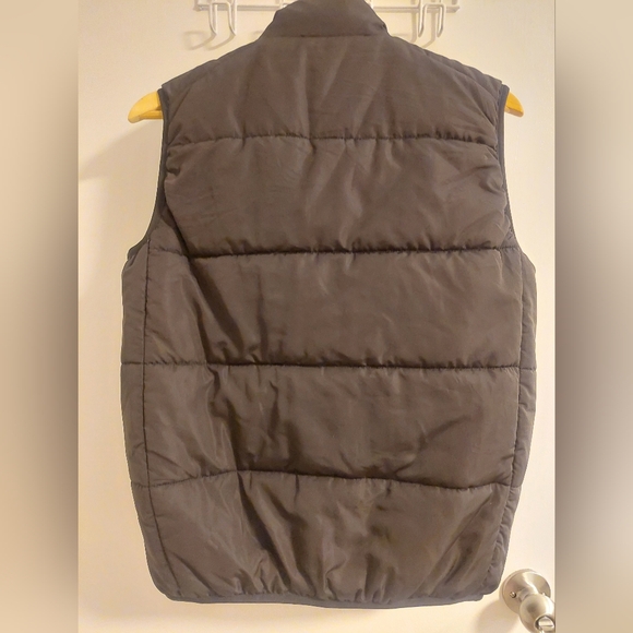 WHITE FOX Black Puffer Vest - Picture 6 of 8